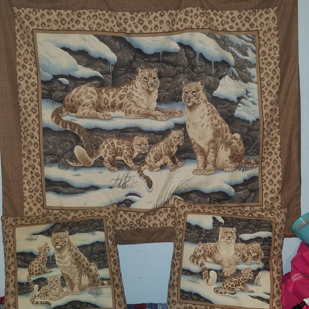 Wall hanging cloth with 2 matching pillows, dowel